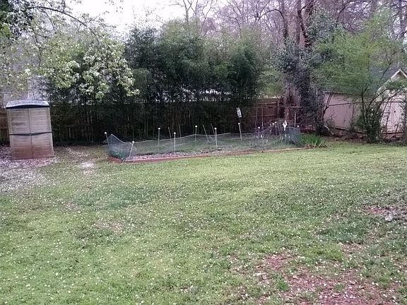 Large fenced yard great for dogs or gardening