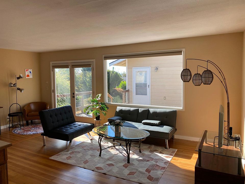 1st image of 10224 NE 67th St