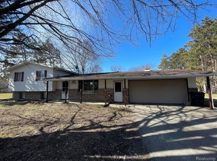 655 Gregory Dr, Lapeer, MI