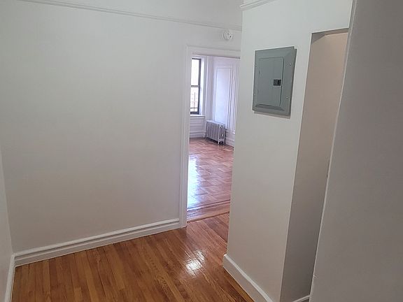 5th image of 303 E 209th St #5E
