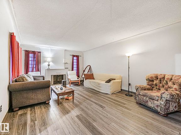 3rd image of 10948 108th St NW