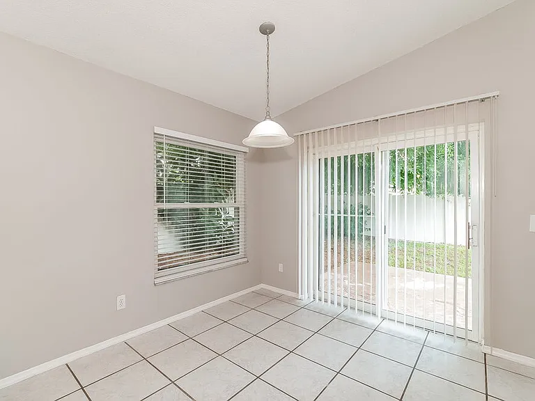 3575 Chinaberry Ln — Photo 5