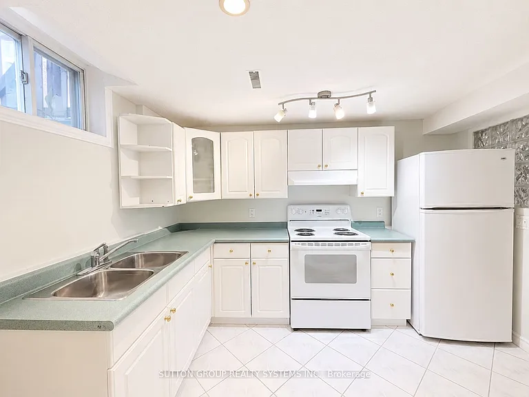 1157 Charminster Cres #LOWER — Photo 5