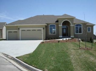 910 Westfield Ct, Lawrence, KS 66049