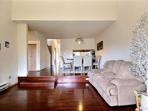 5th image of 23003 Lakeview Dr Unit 303
