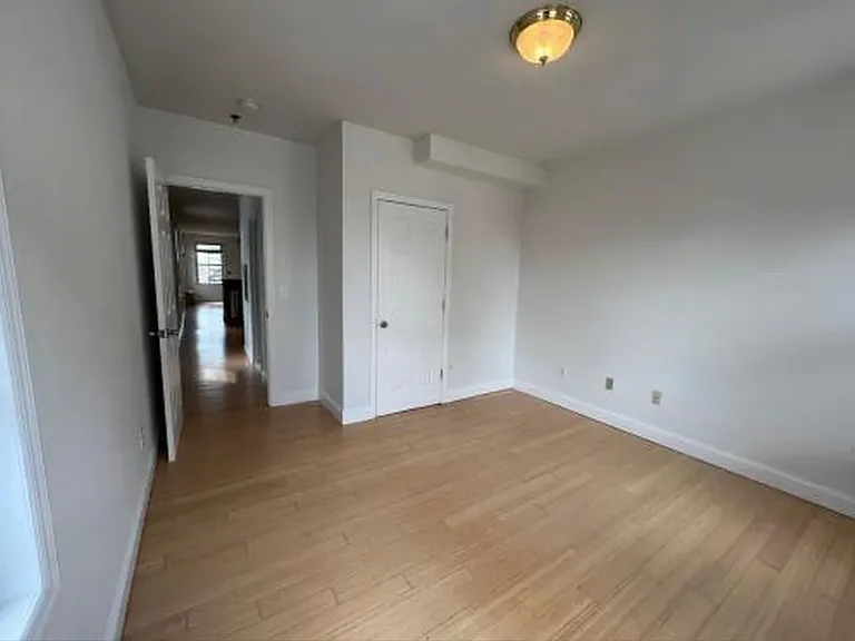 202 Monroe St #5 — Photo 14