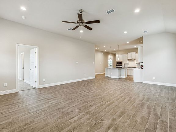 5th image of 2500 Goldfinch Dr