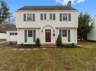 109 Gillies Rd, Hamden, CT 06517