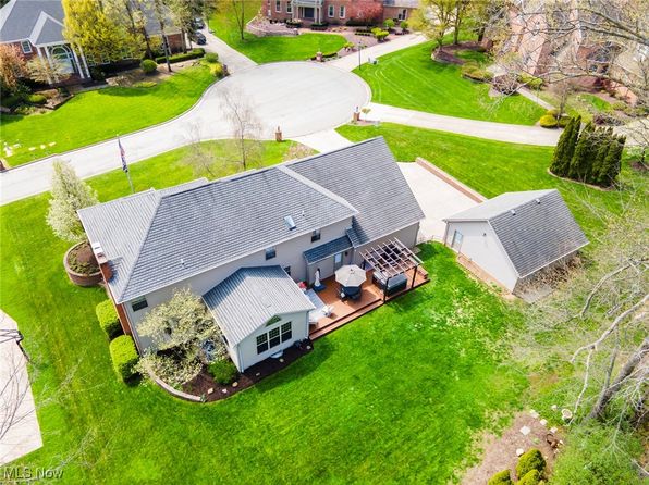 5880 Rosewood Dr, Youngstown, OH 44512