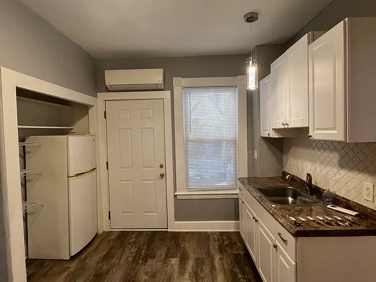 7 Home St #1R — Photo 1