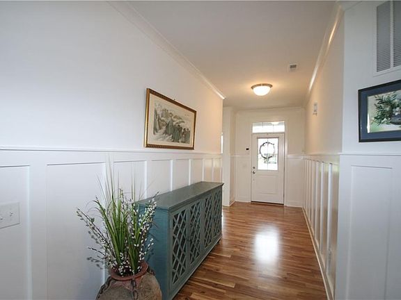 4th image of 4052 Basswood Dr