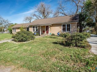 206 W Trinity St, Victoria, TX 77901