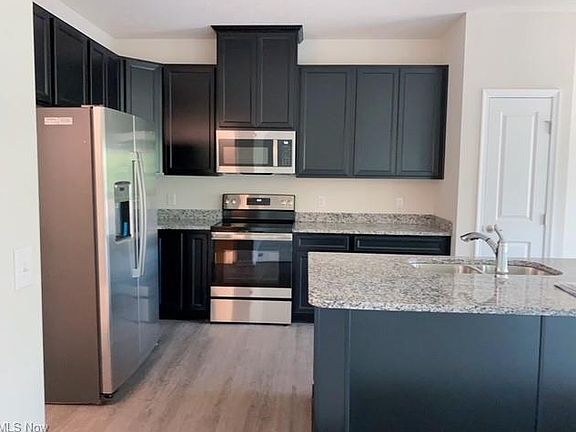2nd image of 90 Pine Ave #90
