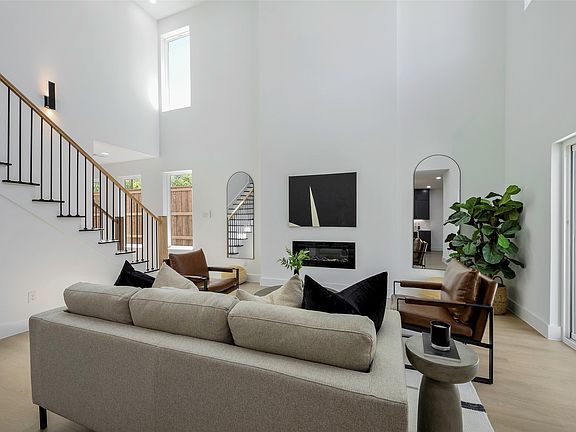 3rd image of 459 Hart St
