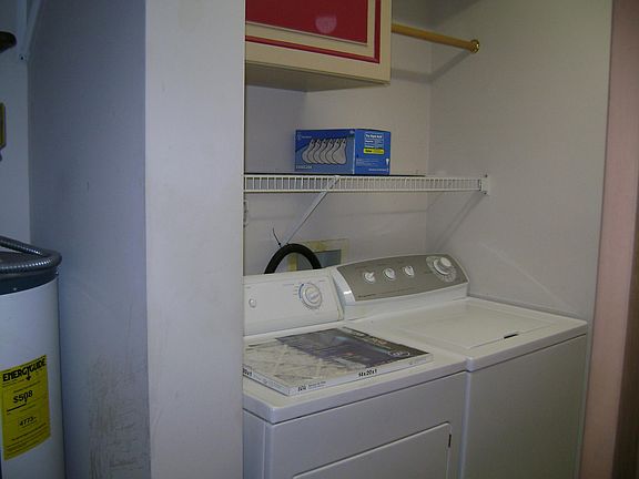 3rd image of 880 Lyn Way Unit 102