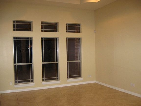 5th image of 1304 W Park Dr