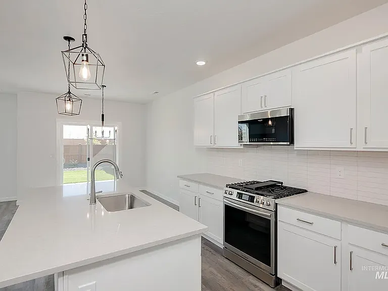 6940 S Chinook Ave — Photo 5