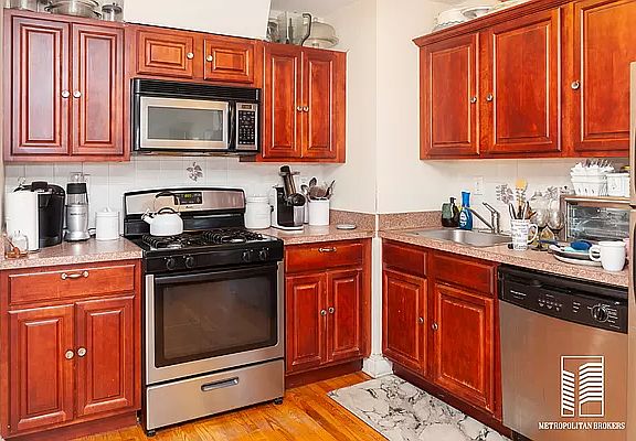 4th image of 1031 E 81st St #3