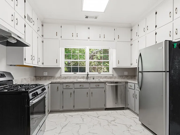 253 Cedar Crst — Photo 8