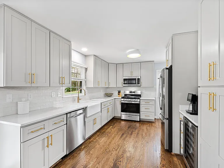 5920 N Hills Dr — Photo 5
