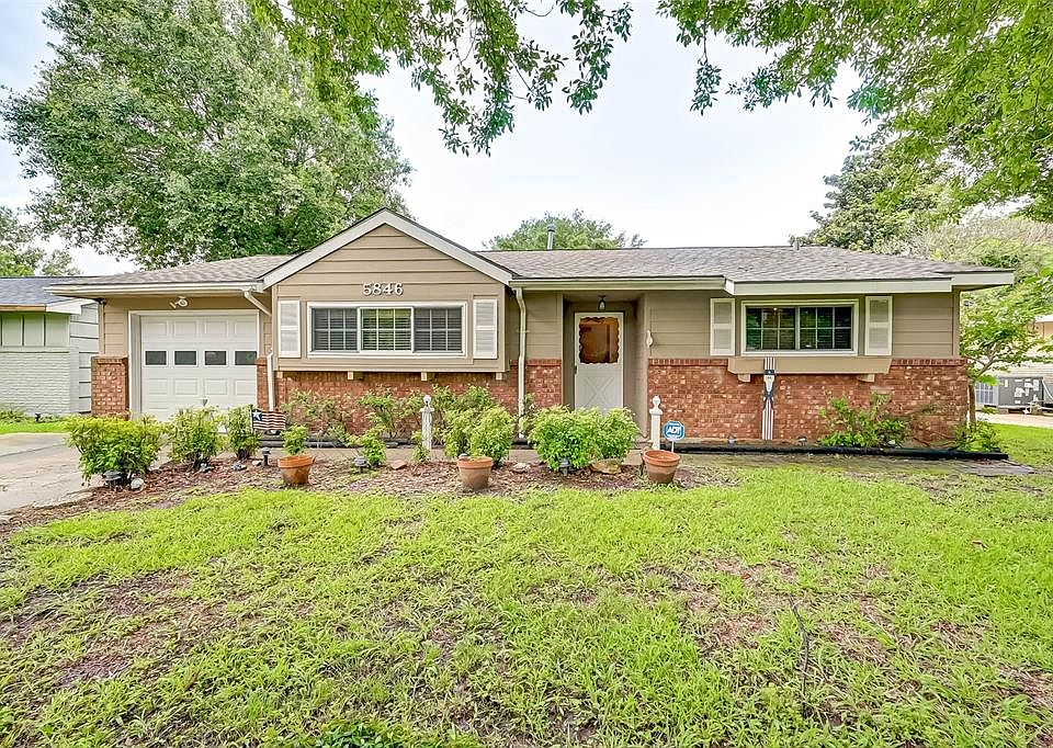 Come tour this Charming home!!