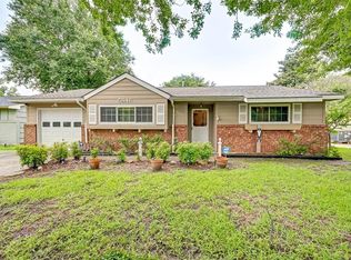 5846 Willow Oak Dr, Houston, TX 77092