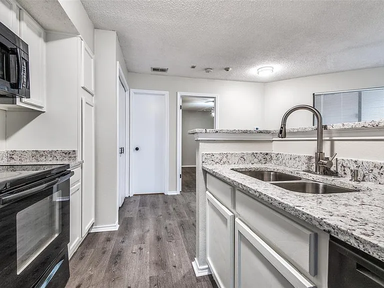 2300 Balsam Dr #G110 — Photo 6