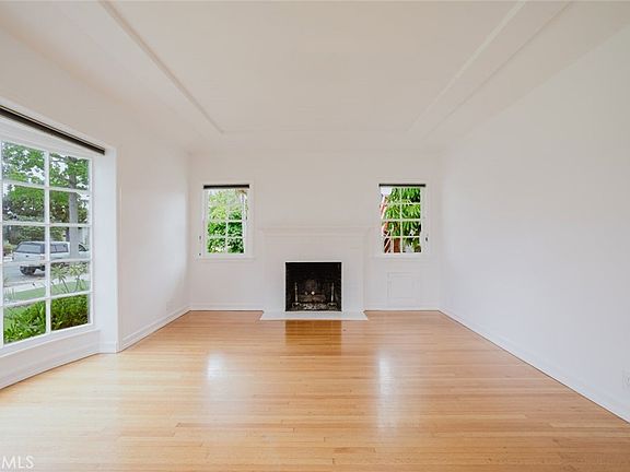 5th image of 3916 Rose Ave
