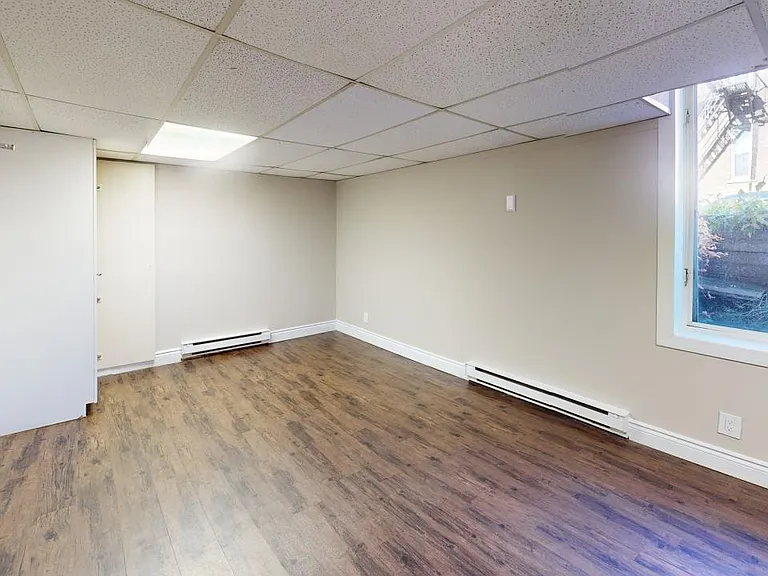 425 Elgin St — Photo 12