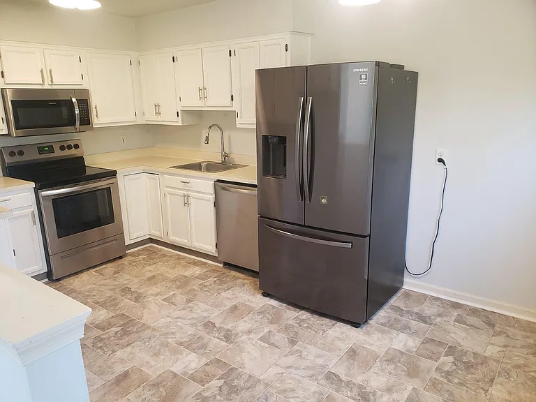 369 Green Meadow Ln — Photo 4