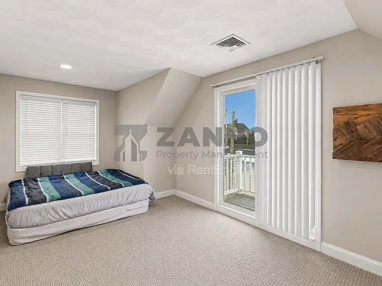 498 Park Ave — Photo 20