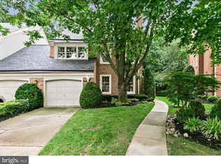 105 Foxwood Dr, Moorestown, NJ 08057