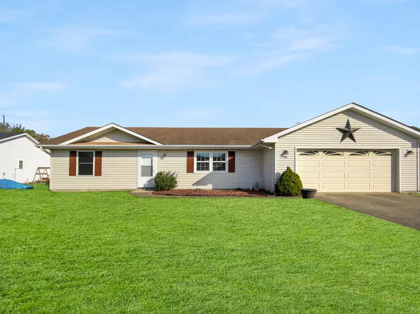 512 Dakota Dr, Lowell, IN 46356