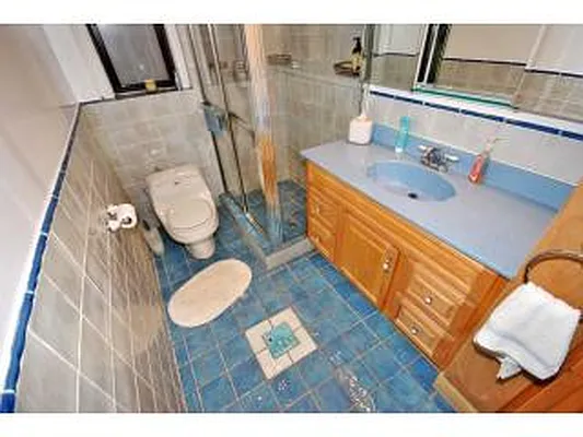 Sold by CENTURY 21 Sunny Gardens Realty, Inc. | media 13