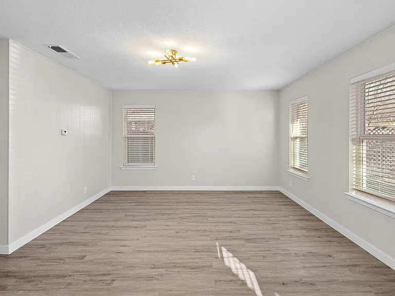 2302 Sorret Tree Ct — Photo 4