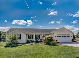 204 Smeltzer Rd, Seven Valleys, PA 17360