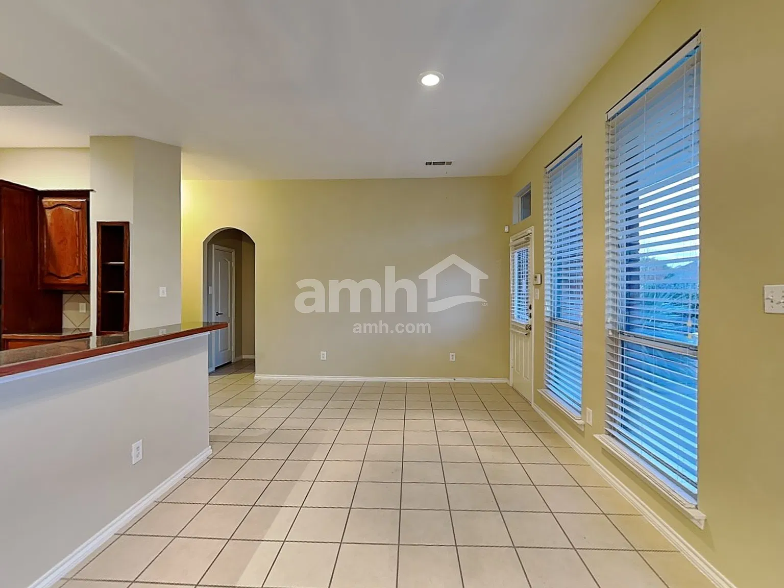 3 bed, 2.0 bath, 2440 sqft, $2,795 — Photo 4