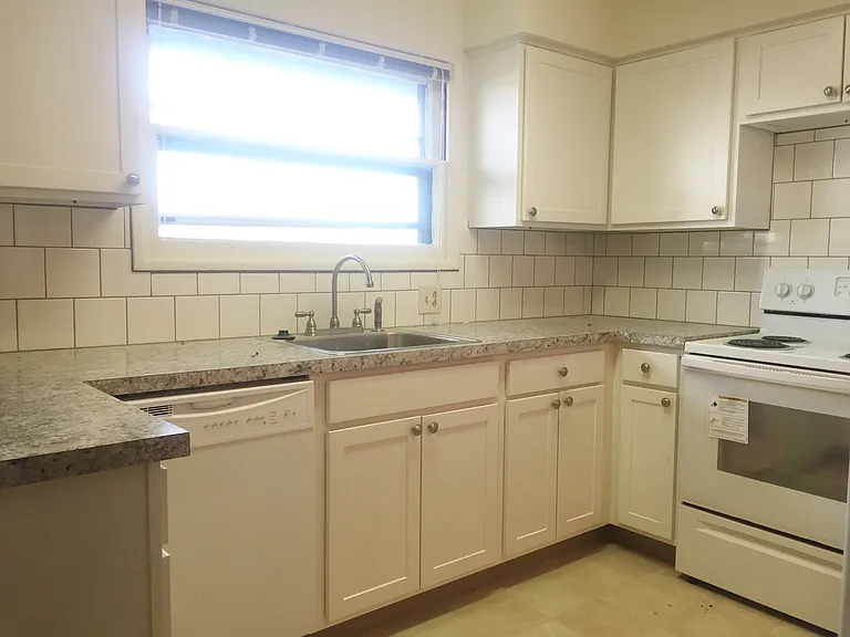 5630 NE Couch St #&-39 — Photo 3
