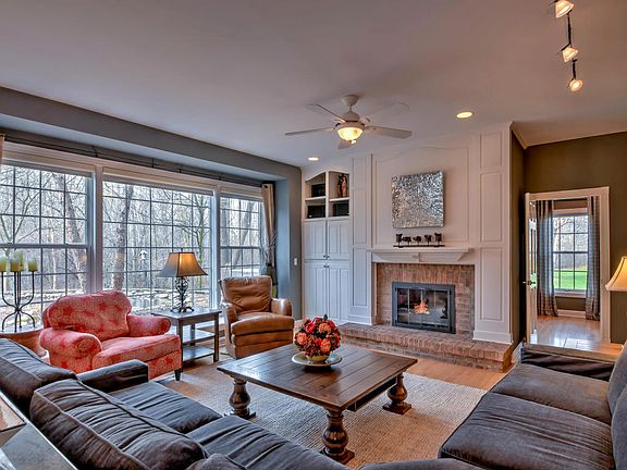 5th image of 3127 W Woodfield Dr