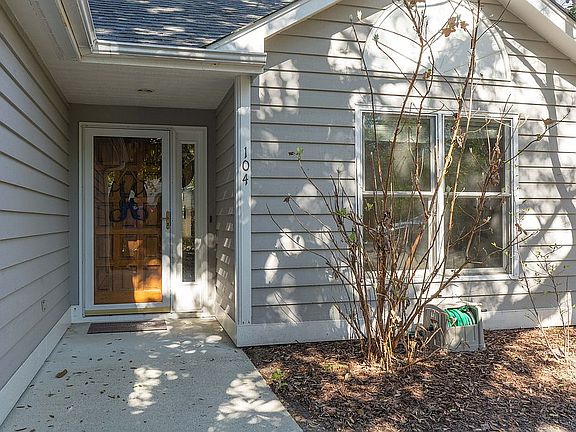 4th image of 104 Thickett Pl