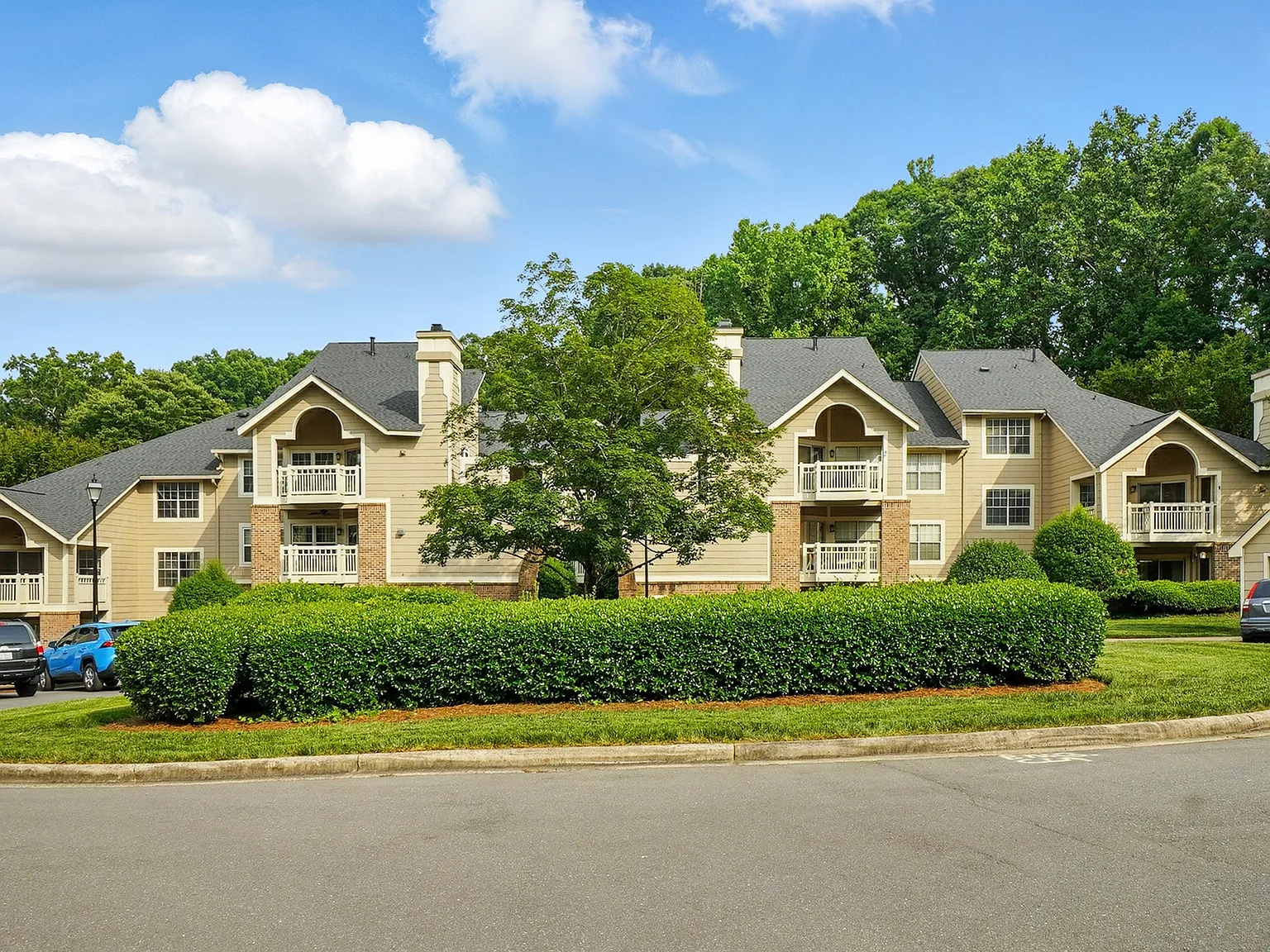 2 bed, 1022 sqft, $1,900 — Photo 3