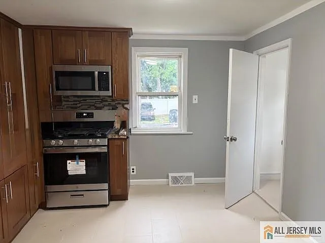 65 W Stearns St — Photo 23