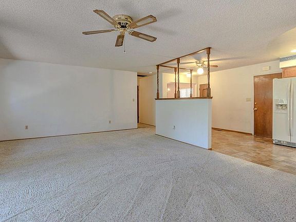 5th image of 4030 Creekview Ct