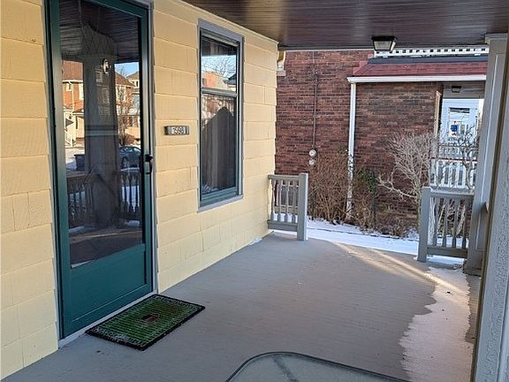 4th image of 1598 Wyandotte Ave