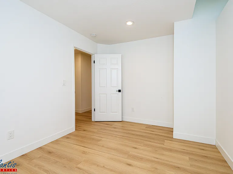 990 La Mesa Ter #F — Photo 19