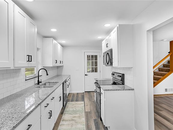 5th image of 269 Dobson Rd