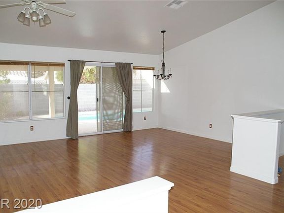4th image of 1121 Deer Horn Ln