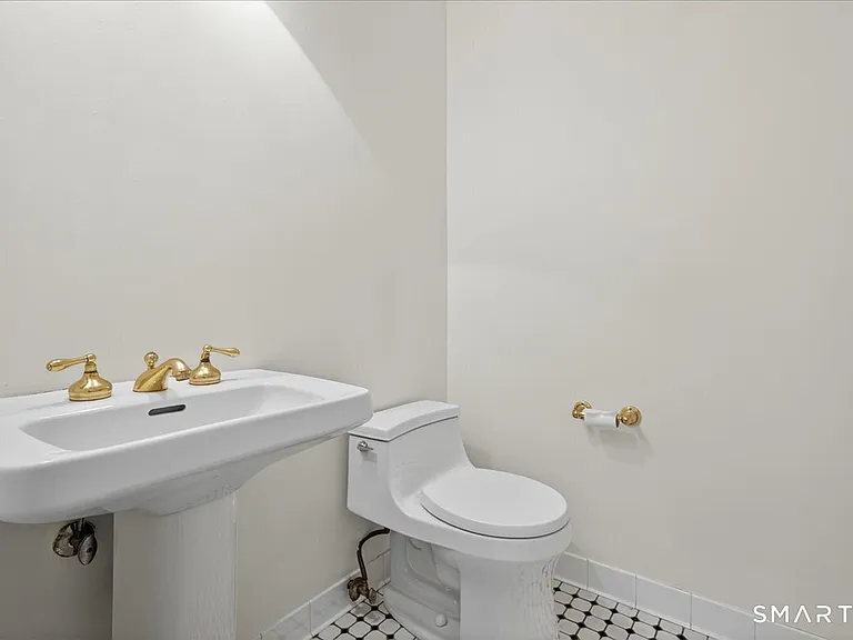 541 Chapel St #B — Photo 8