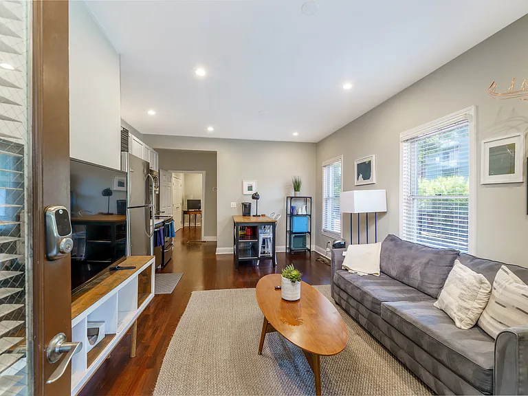 604 Glen Iris Dr NE #1 — Photo 3