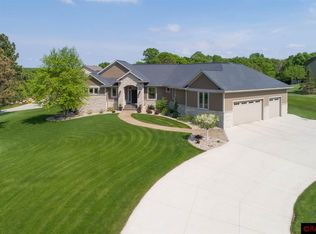 21 Trail Dr, Mankato, MN 56001